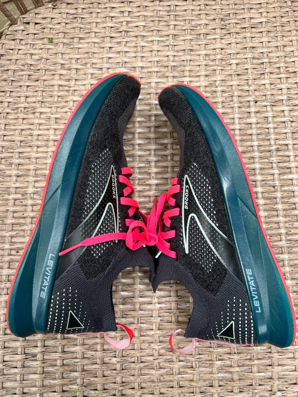 Brooks like new